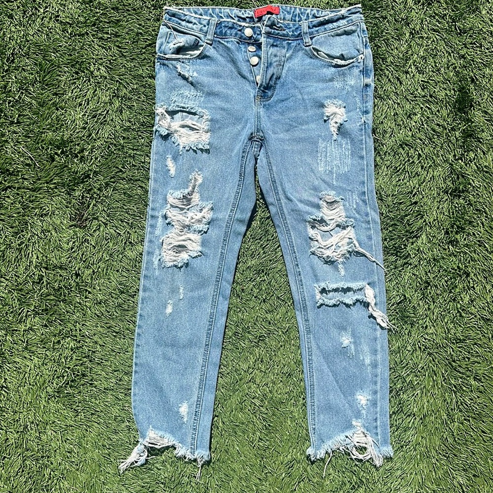 Signature8 ripped jeans.